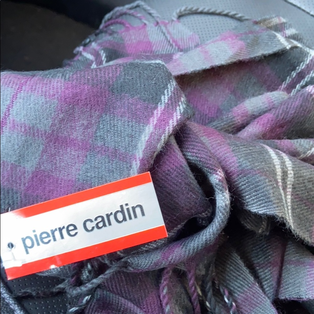 Pierre Cardin scarf - Picture 2 of 4